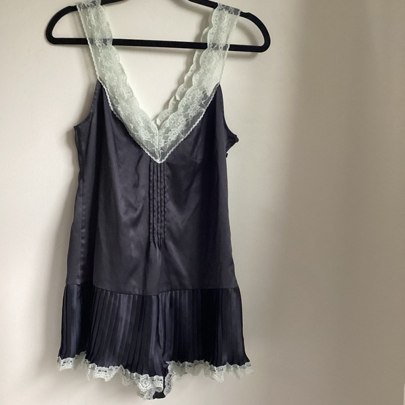 Victoria’s Secret Babydoll Romper Teddy Medium Black Satin Lace Fairy Goth Y2K - Picture 16 of 16